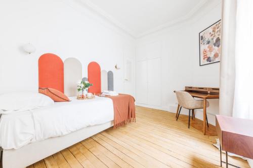 Exceptional apartment near the Eiffel Tower 3 BDR 5 P - image 6