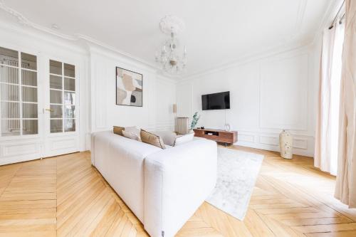 Exceptional apartment near the Eiffel Tower 3 BDR 5 P - image 12