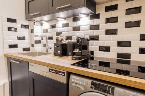 Charming Apartment 2BR/6P - Gare de l'Est - image 6