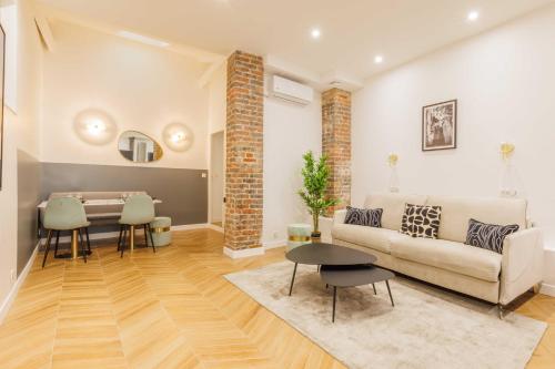 Charming Apartment 2BR/6P - Gare de l'Est - image 8