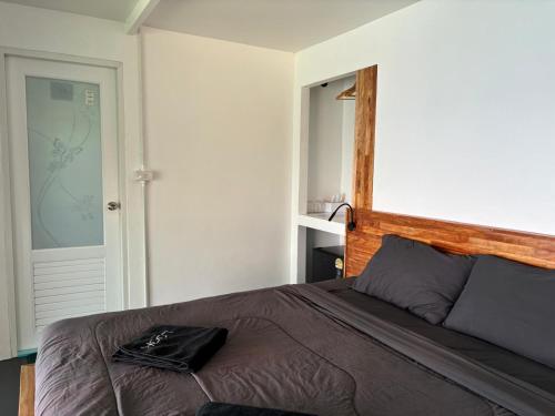 Shark Bay room Shark in Thian Og Bay