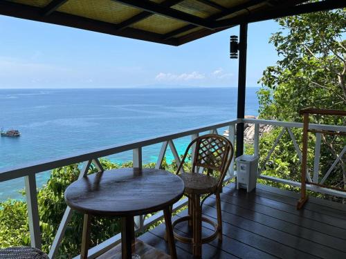 Balcony/terrace, Shark Bay room Shark in Thian Og Bay