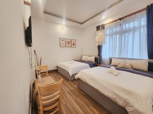 Superior Queen Room with Two Queen Beds image 1