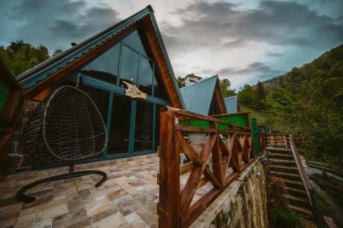 Waterfall Bungalov – Çamlihemsin, WI
