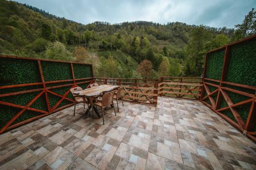 Waterfall suit bungalov