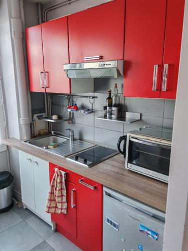 кухня, Cozy Apartment Montrouge Paris in Монруж