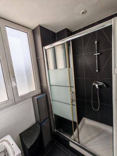 Душ, Cozy Apartment Montrouge Paris in Монруж