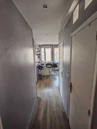 Вход, Cozy Apartment Montrouge Paris in Монруж