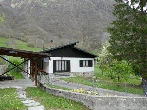 Holiday Home Chalet Al Portic by Interhome in Scona, Schweiz