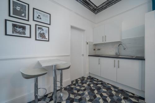 Kitchen, Casbah Coffee Club Suites in Croxteth