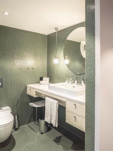 room detail thumbnail 2