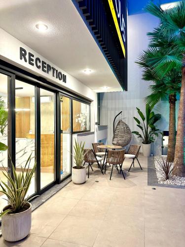 Luminous luxury living 4