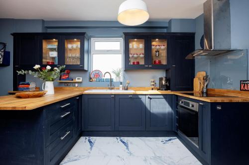 Veeve - The Cobalt Cottage - image 4