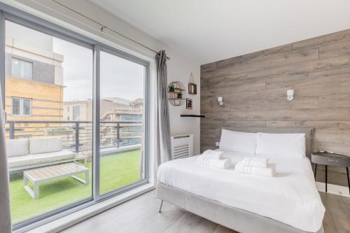Bright 2 Bedroom Flat in Lambeth With Balcony