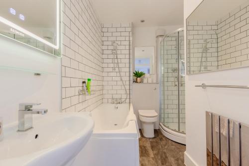 Bright 2 Bed Flat in Lambeth With Balcony - image 10