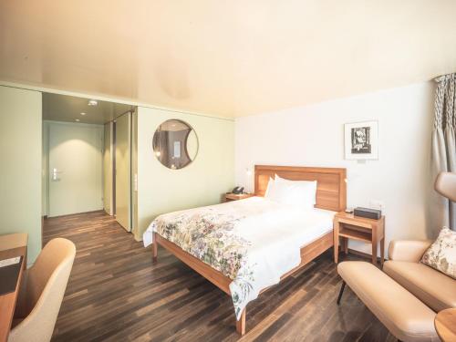 room detail thumbnail 1