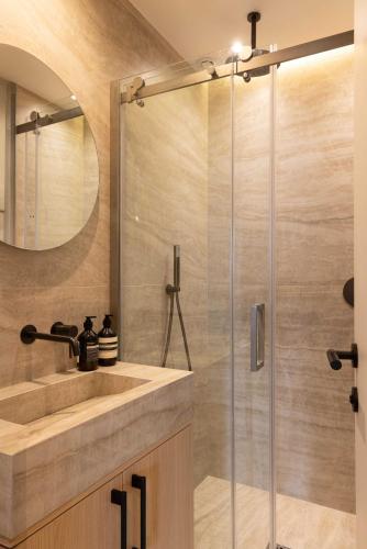 Cosy apat with AC -3BR- 8P- Canal Saint-Martin - image 6