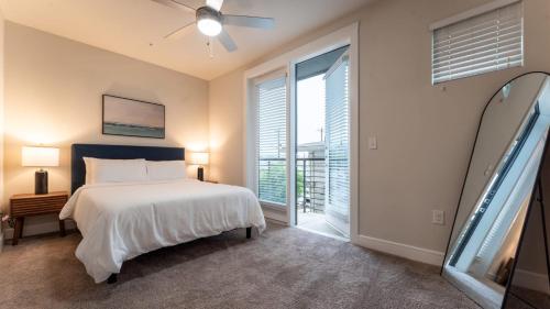 Stylish Downtown Austin Suites with Gym and Pool Access in Austin, USA