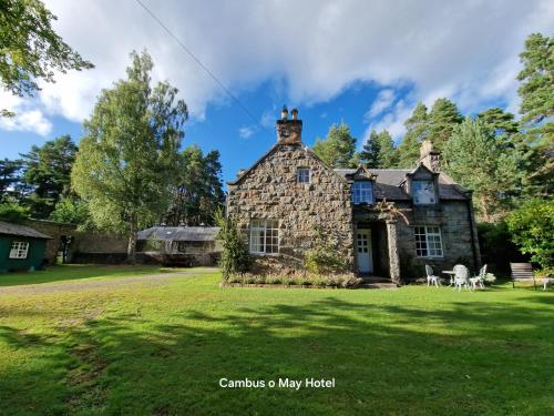 Cambus O' May Traditional Highland Hotel in بوليتار