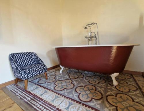 Suite parentale privée avec salle de bain (Suite parentale privee avec salle de bain) in Champagne-sur-Vingeanne