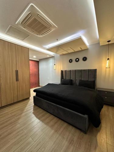 Two-Bedroom Apartment with City View image 3