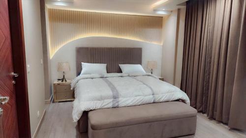 The Perfect Blend of Style and Comfort in Gold Crest Mall - image 6