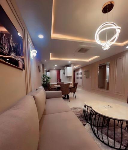 The Perfect Blend of Style and Comfort in Gold Crest Mall - image 7