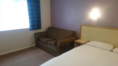 Redwings Lodge Baldock Redwings Lodge Baldock is conveniently located in the popular Baldock area. Offering a variety of facilities and services, the hotel provides all you need for a good nights sleep. Service-minded staf