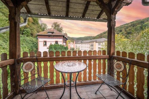 WagnerStays BadEms Historic VillaWhirpool Billiard in บัด เอมส์