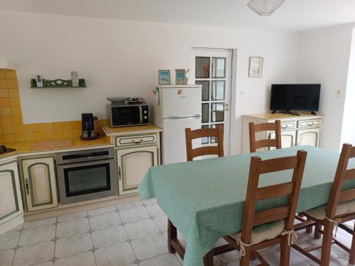 Belle maison familiale près de La Rochelle (Belle maison familiale pres de La Rochelle) in Ferrieres (Poitou-Charentes)