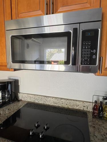 Beautiful Guest Suite with Private Driveway and Entrance in Orlando nyugat