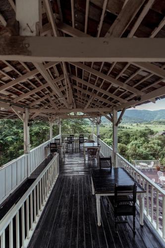 Restaurant, Hacienda Home in Tha Sut