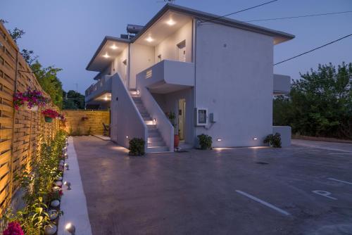 Diana 's houses in 馬夫羅禾尼 (基特伊奧)