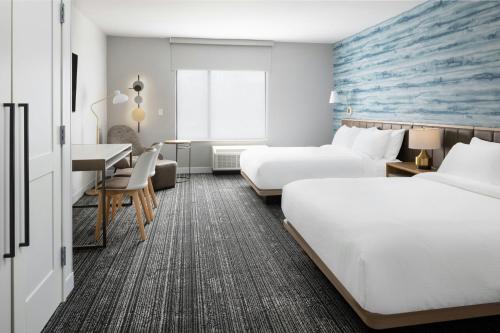 2 queen beds