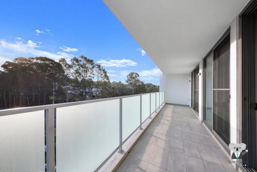 KozyGuru | Wentworthville | 2 Bed 2 Bath Apt near Girraween Road Park