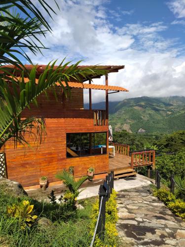 Cabaña con vistas a la montaña