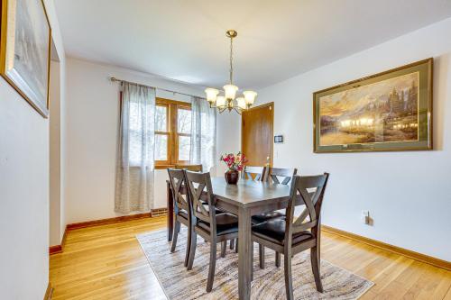 11 Mi to Dtwn Columbus Peaceful Townhome with Yard! in Worthington, USA