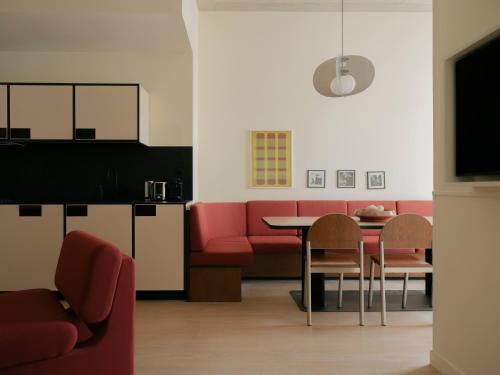 Camping - Paris -  - Edgar Suites - Église - Image #2