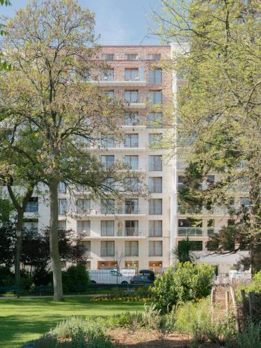 Camping - Paris -  - Edgar Suites - Église - Image #1