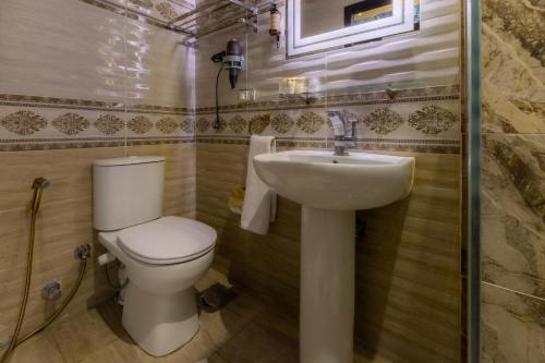 Deluxe Double Room image 1