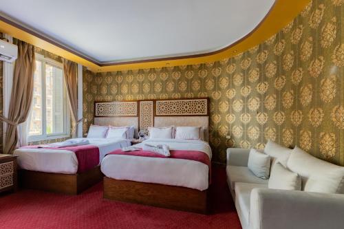 Deluxe Quadruple Room image 3