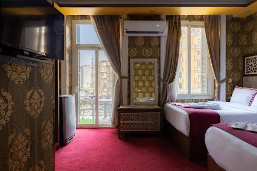 Deluxe Quadruple Room image 2