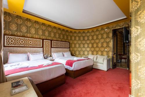 Deluxe Quadruple Room image 9