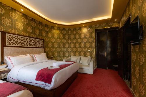 Deluxe Quadruple Room image 5