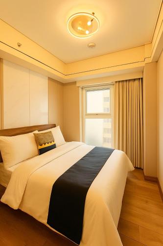 Luxurious 3BR near Solaire & Okada w Infinity Pool, Manila (photo 5)