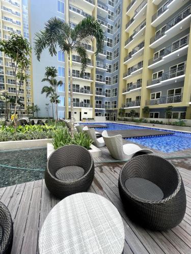 Luxurious 3BR near Solaire & Okada w Infinity Pool, Manila (photo 7)