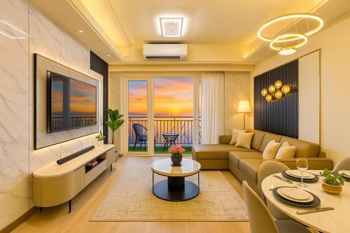 Luxurious 3BR near Solaire & Okada w Infinity Pool, Manila (photo 9)
