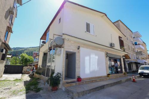 Berat Central Studio 2 - image 4