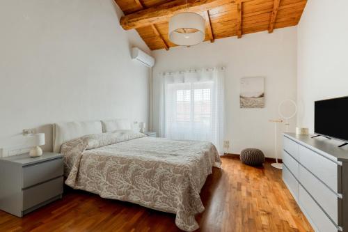 GuestHost - Elegant Three-Level Apartment, Viareggio (photo 2)
