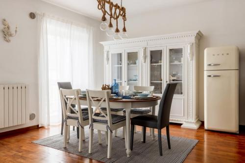GuestHost - Elegant Three-Level Apartment, Viareggio (photo 10)